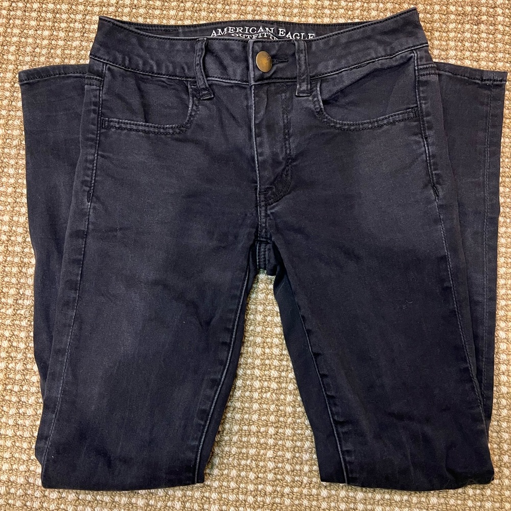 AMERICAN EAGLE Size 2 Short Black Jeggings